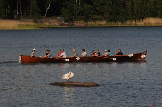 Description: joutsen ja kirkkovene