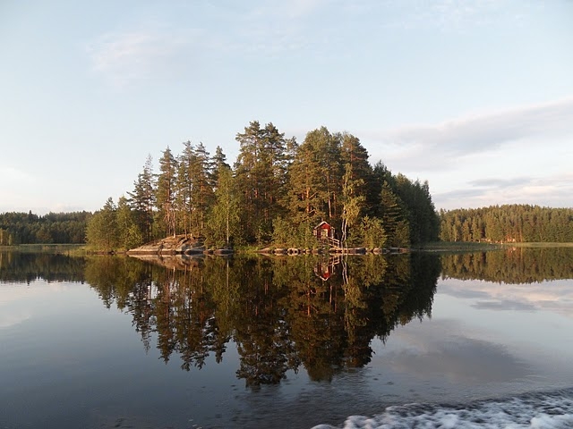 Description: mökki saaressa